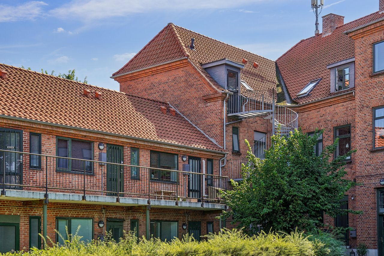 image 01